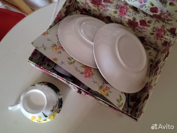 Чашки с блюдцем в подарочной коробке