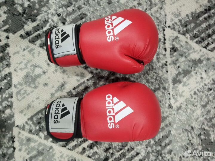 Боксерские перчатки
