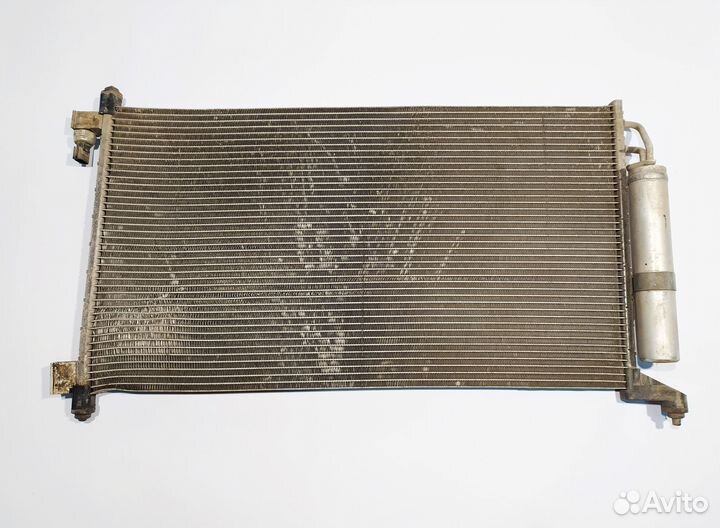 Радиатор кондиционера на Nissan Tiida C11