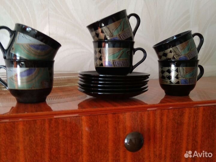Чашки с блюдами