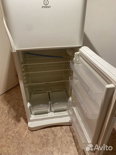Холодильник indesit