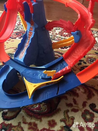 Трек Hot Wheels Вулкан