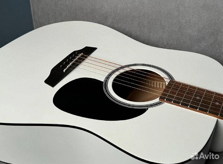 Акустическая гитара