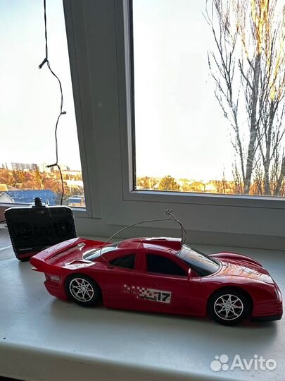 Машинка на пульте управления