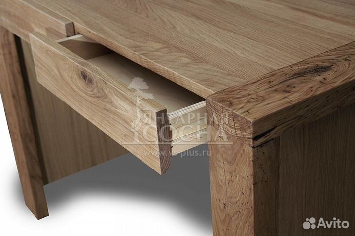 Письменный стол из массива дерева