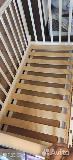 Детская кроватка с продольным маятником