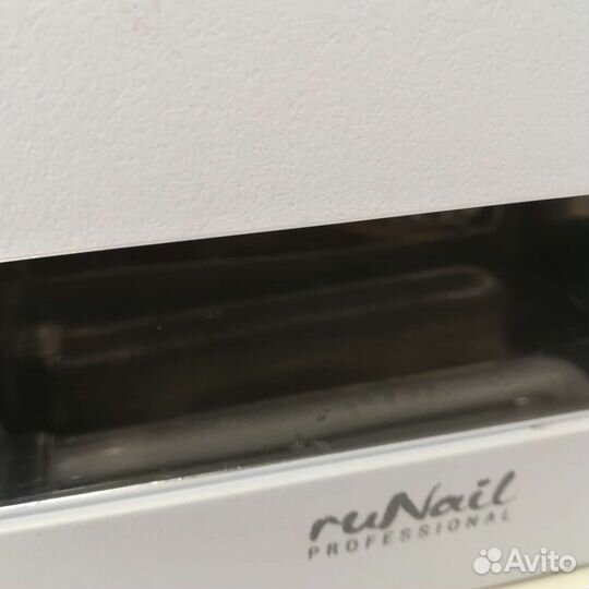 Две ультрафиолетовых лампы для маникюра