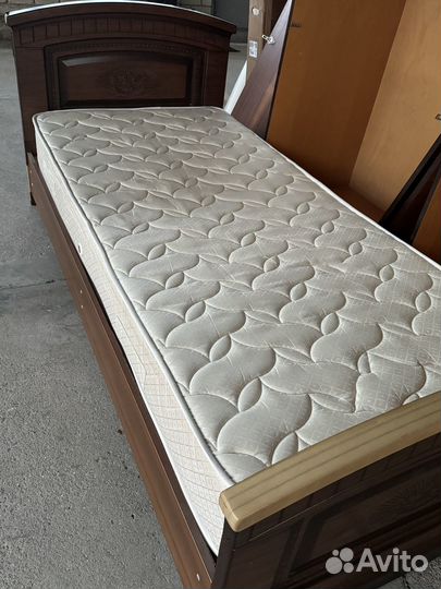 Кровать односпальная с матрасом б/у