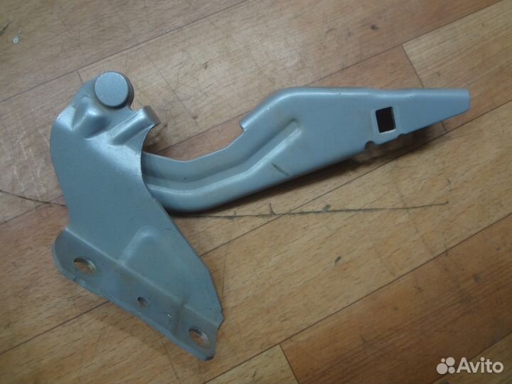 Mitsubishi Outlander XL Петля капота