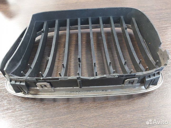 Решетка радиатора передняя правая Bmw 520I E39 M52