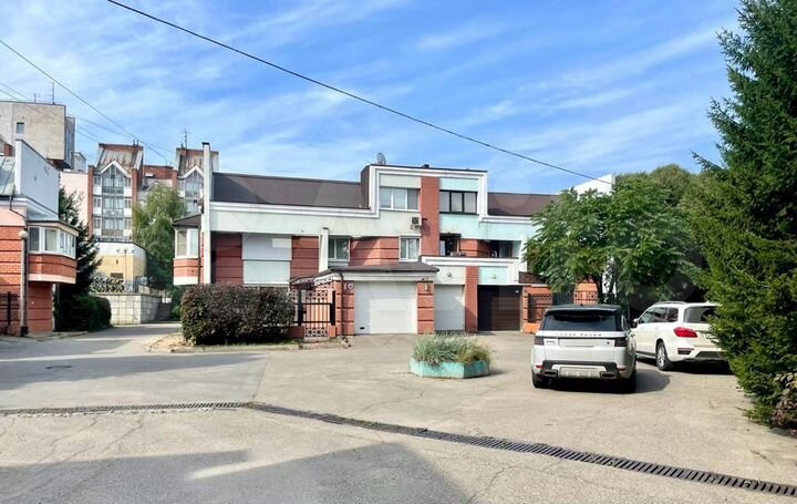 5-к. квартира, 210 м², 1/3 эт.