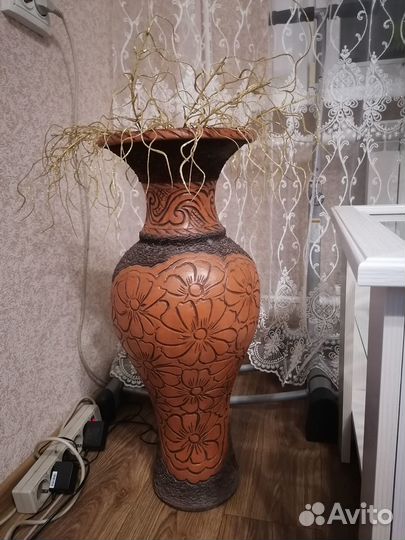 Продаю вазу напольную