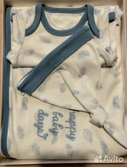 Комплект из одеяло, боди и шапочка