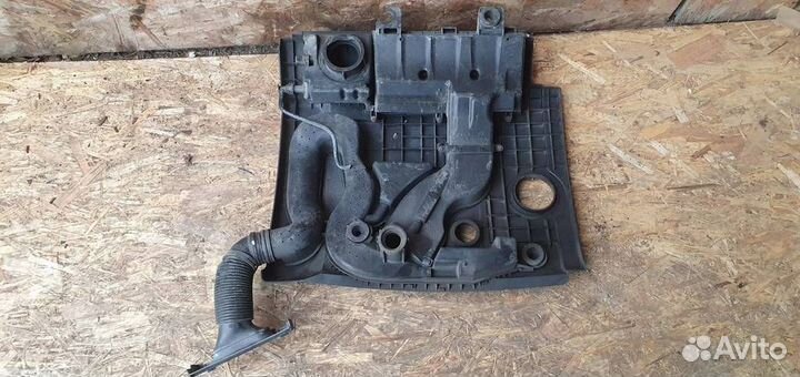 Корпус воздушного фильтра Volkswagen Golf V 2003