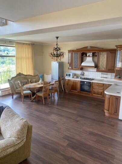 Дом 220 м² на участке 7 сот.