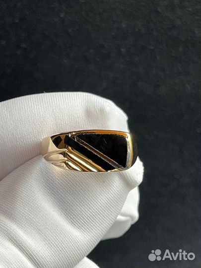 Мужской золотой перстень