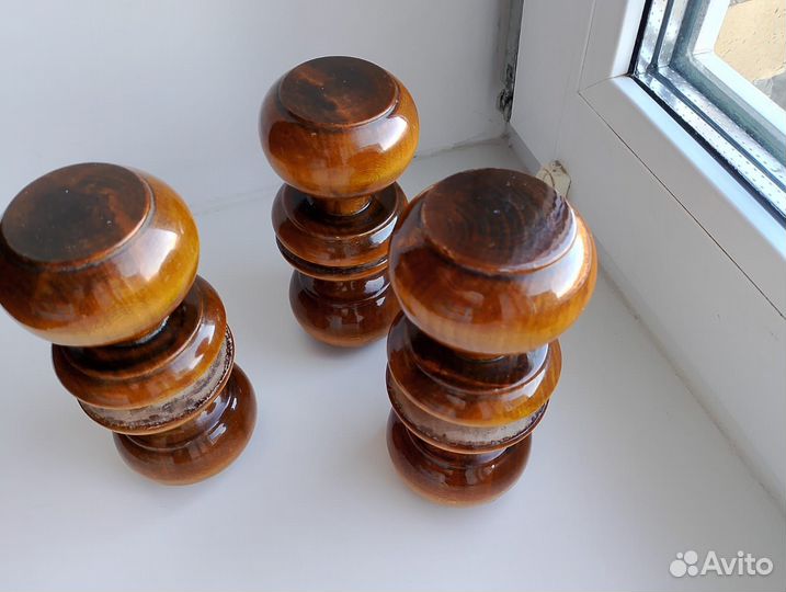 Комплект деревянных ручек на двери