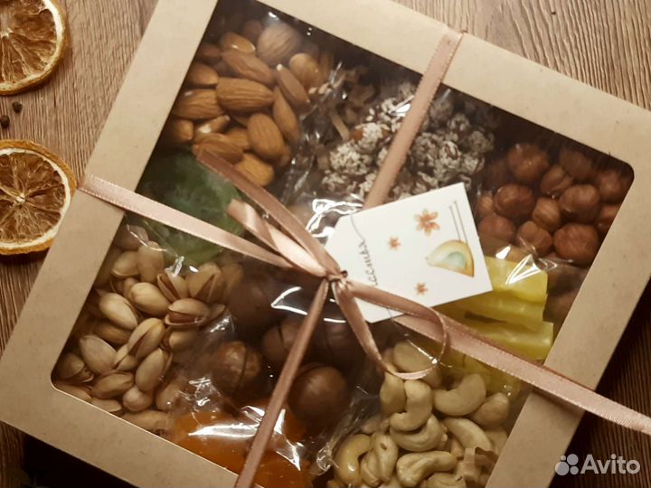 Подарочные наборы из орехов и сухофруктов