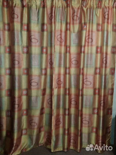 В комнату шторы