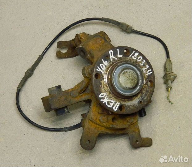 Кулак задний левый Peugeot 406 (дисковый)