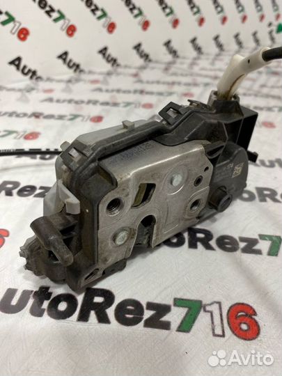 Замок двери задний правый Peugeot 308 хетчбек EP6