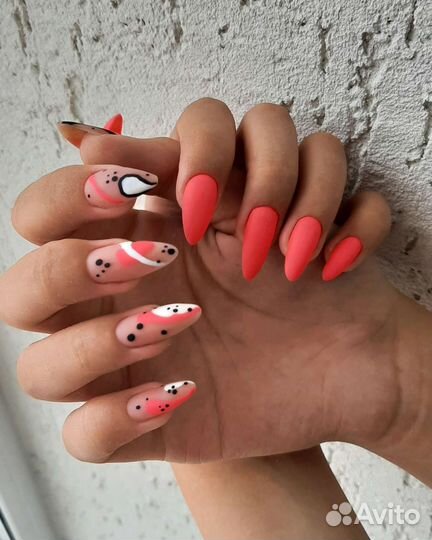 Маникюр и педикюр
