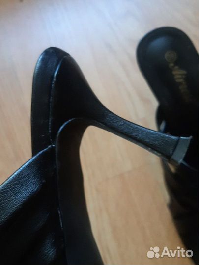 Шлепанцы женские 39 размер