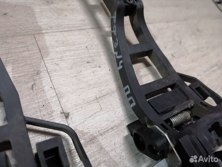 Кронштейн наружной ручки двери Ford Focus 3 Фокус