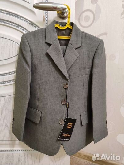 Школьный костюм для мальчика 128 серый