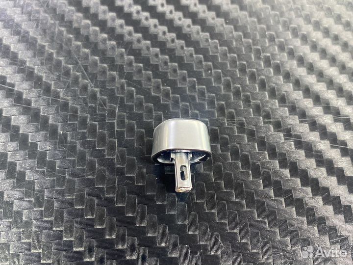 Кнопка подголовника правая / левая Mercedes w 221