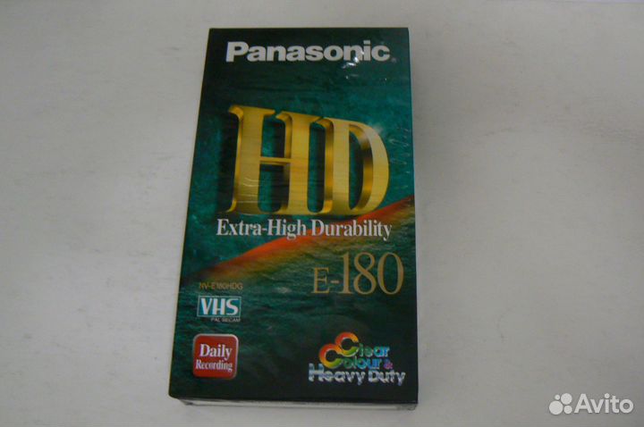 Аудиокассеты распечатанные и видео новая,катушки