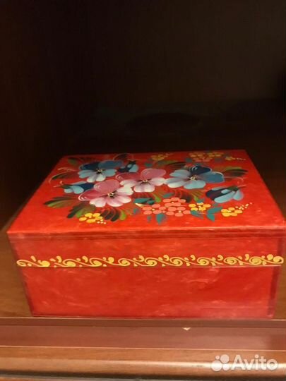 Деревянная шкатулка