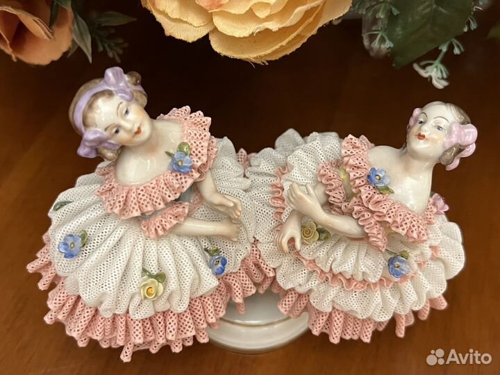 Фарфоровые статуэтки кружевницы Германия