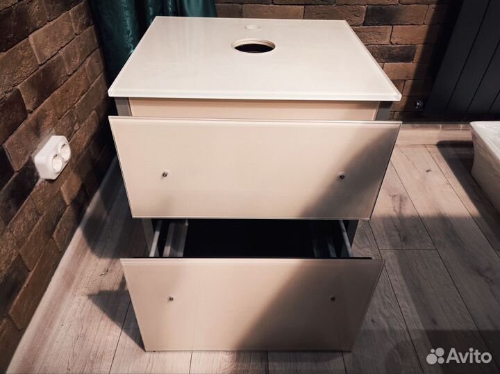 Раковина с тумбой для ванной подвесная