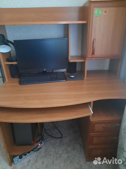 Компьютерный стол