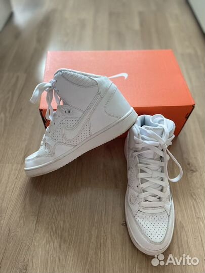 Кроссовки Nike