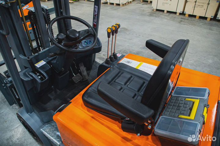 Погрузчик, Вилочный погрузчик 2 т