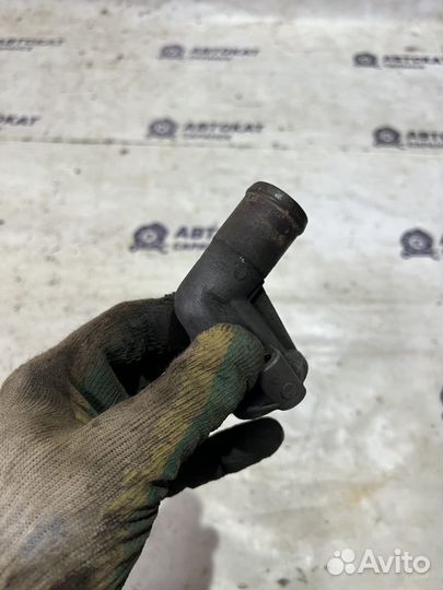 Тройник системы охлаждения Nissan Primera P11