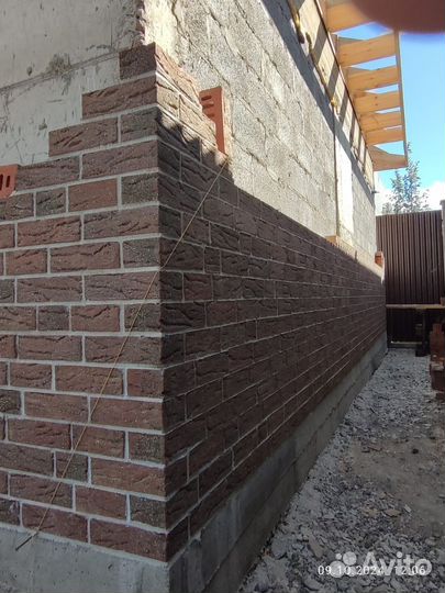 Бригада строителей каменщики