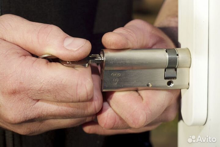 Аварийное вскрытие замков / установка / ремонт