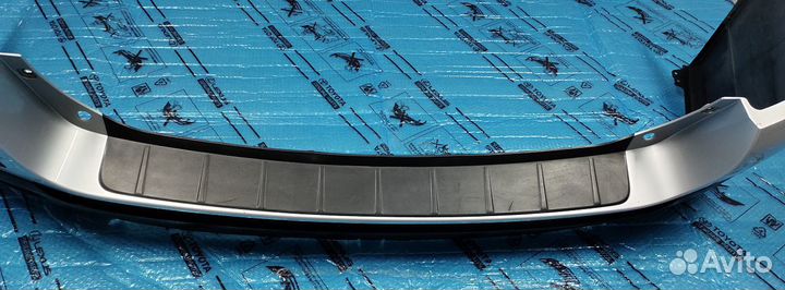 Задний бампер Тойота Хайлендер серебро 2010-2013