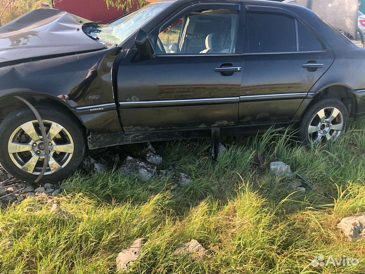 Запчасти на mercedes 190, С200