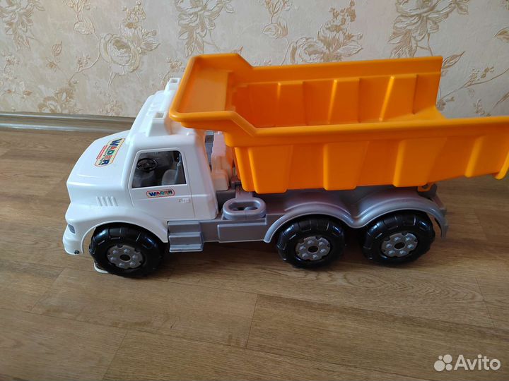 Машинка-каталка