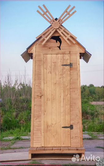 Уличный туалет деревянный