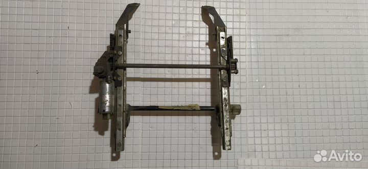 Направляющая заднего сиденья Mercedes W220