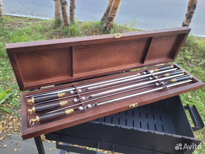 Подарочный набор шампуров в чемодане