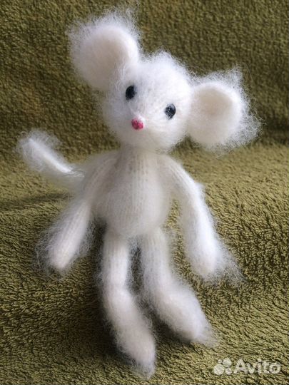 Заяц в пальто. Брошь и мышка