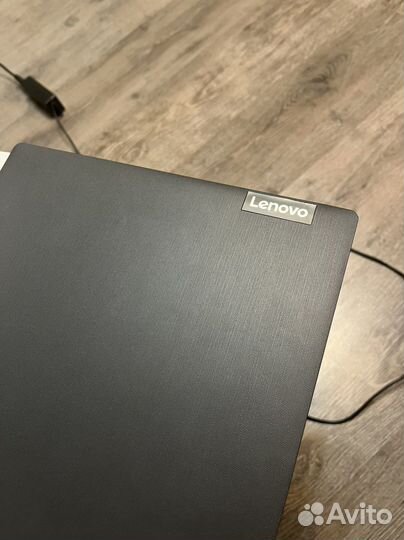 Lenovo V15 ada