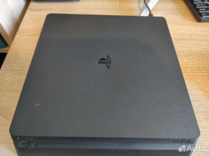 Sony Playstation 4 Slim, 1Tb, PS plus deluxe