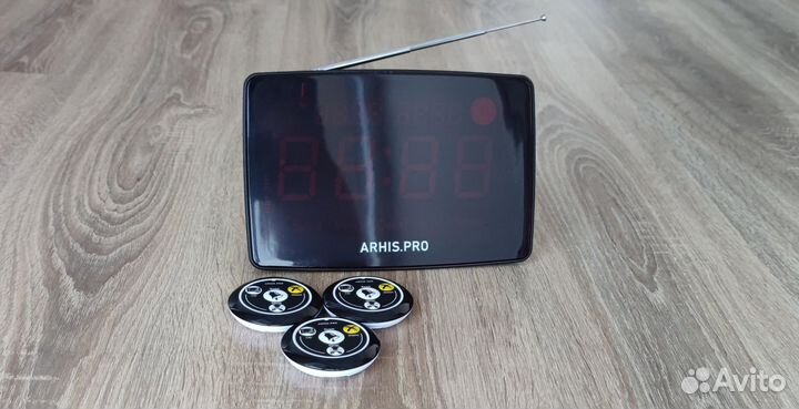 Кнопка вызова официанта и сигнальное табло вызова